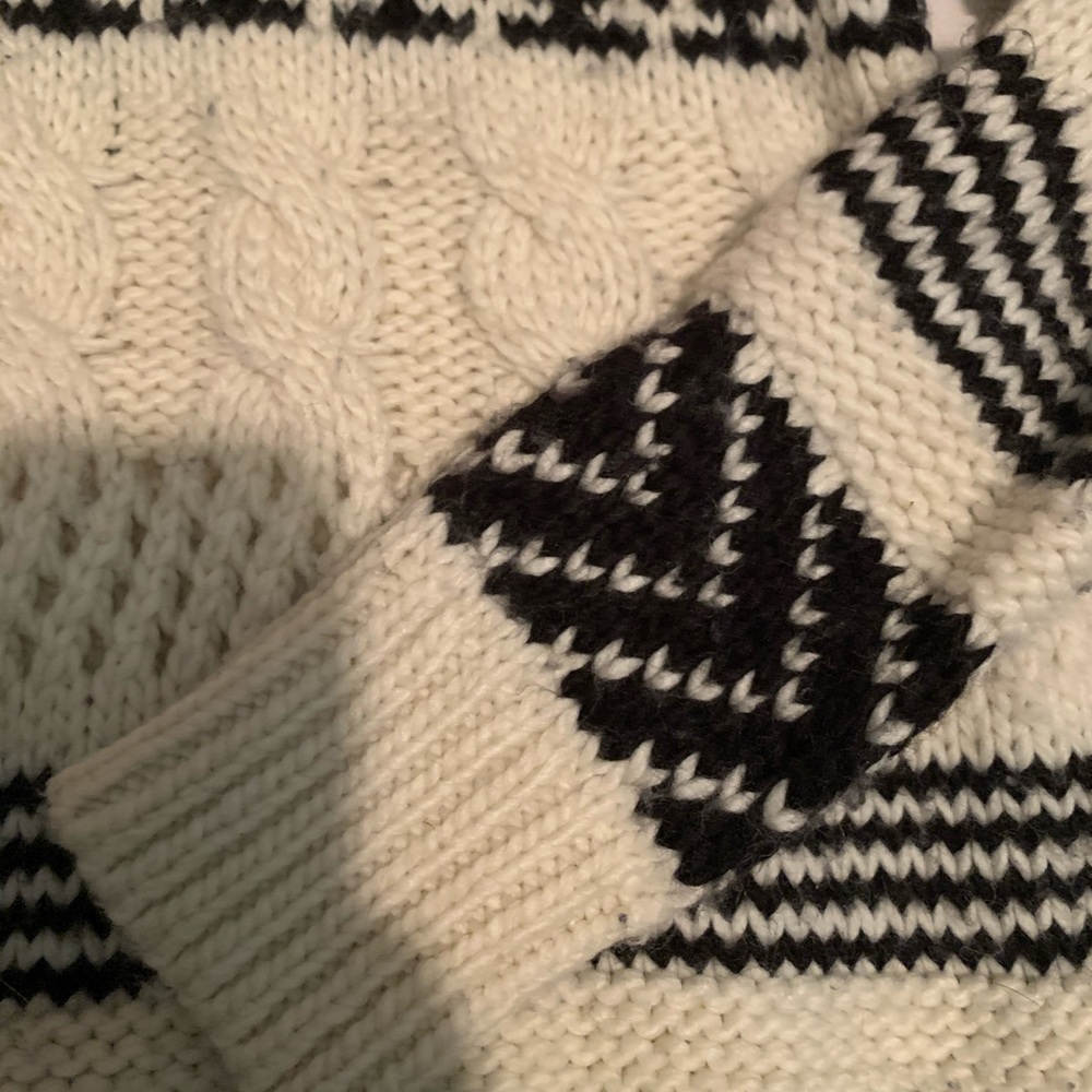 American Eagle Sweater